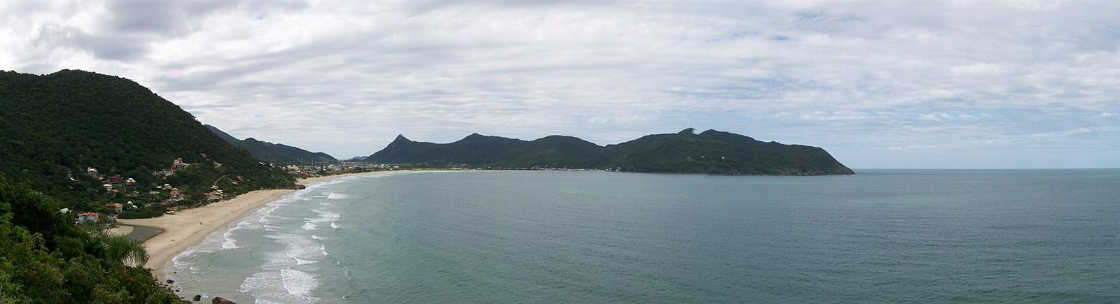 Praia do Pântano do Sul, no sul da ilha de Florianópolis